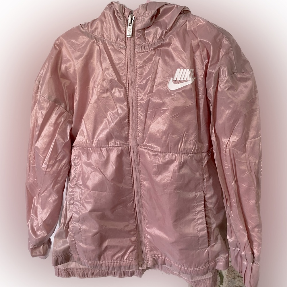 Girls Nike wind breaker. Great for spring and cool summer nights. (size 2-3 yrs)